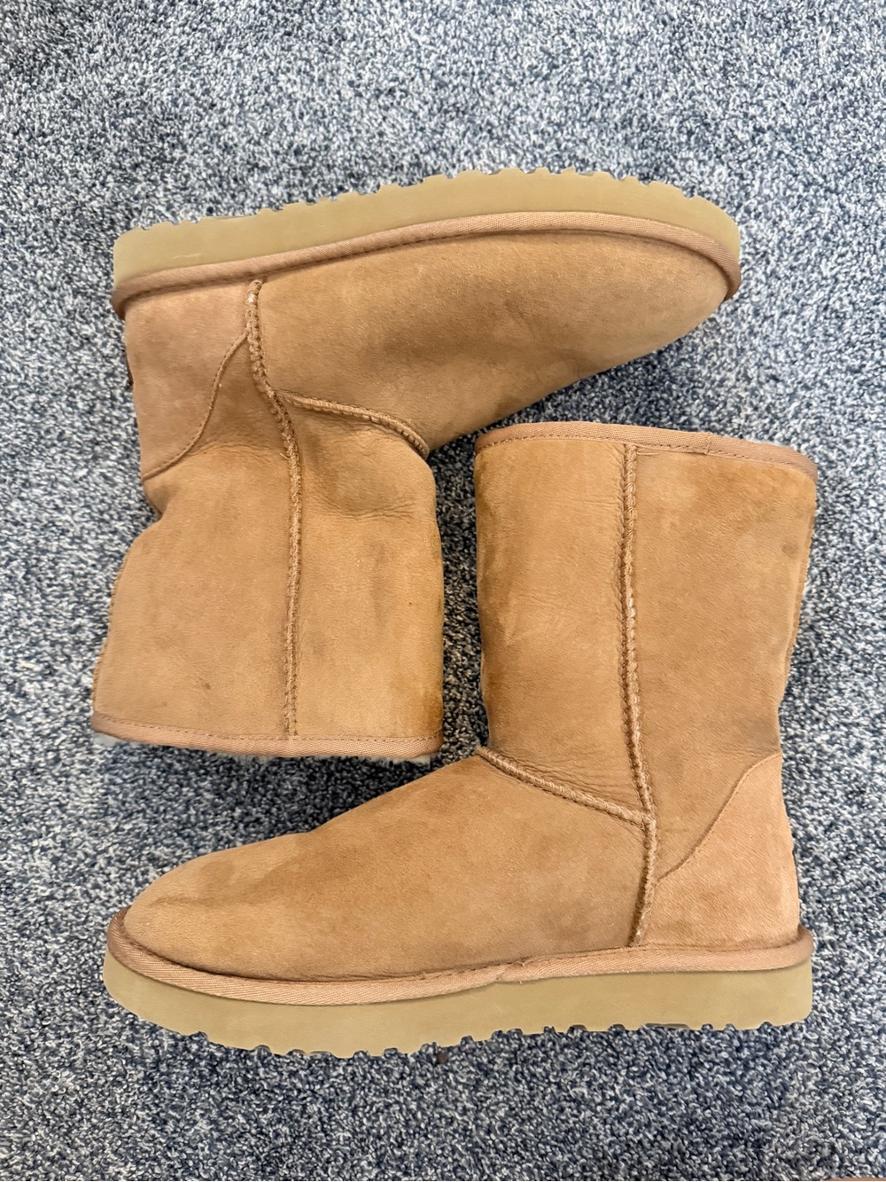 Men’s UGG classic short chestnut boot. Size 9 - Picture 6 of 8